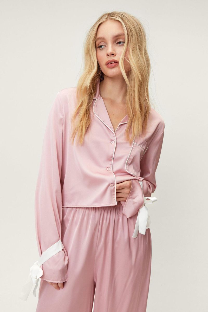 Damenbekleidung – Pyjama-Set aus Satin mit Reverskragen, langen Ärmeln und weitem Bein – Loungewear und Nachtwäsche für Zuhause und unterwegs_voghion.com