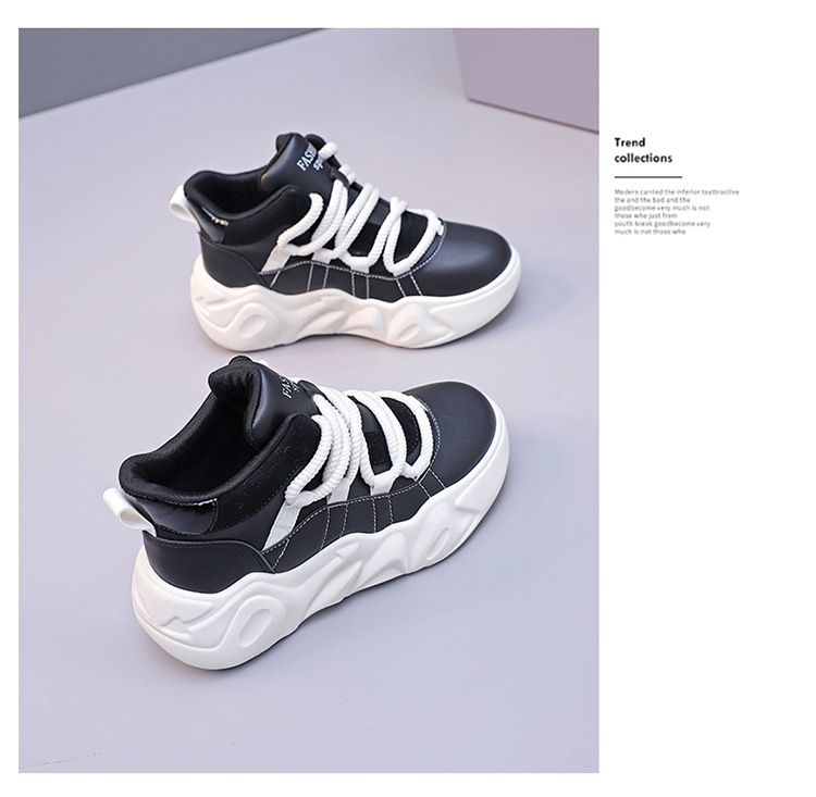 Stilfulde sorte sneakers til kvinder - sommer 2025 design_voghion.com