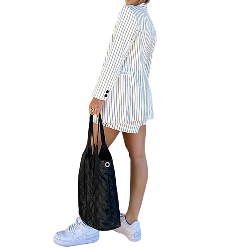 Completo da donna in due pezzi con giacca a maniche lunghe e pantaloncini a righe stampate, stile temperamento_voghion.com