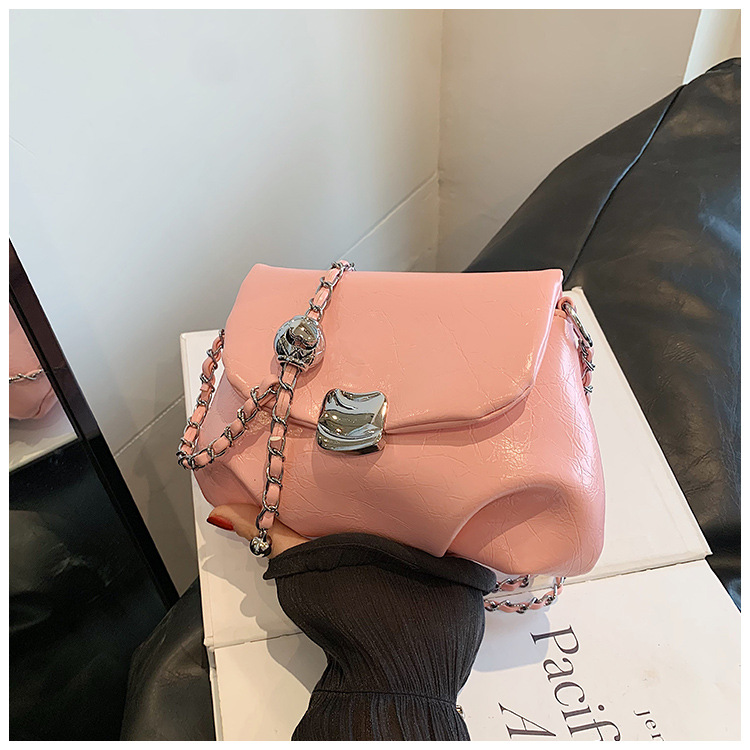 Bolsa de corrente de estilo estrangeiro de alta qualidade feminina 2023, novo design de nicho, bolsa carteiro, enrugada, moderna, bolsa de ombro pequena quadrada_voghion.com