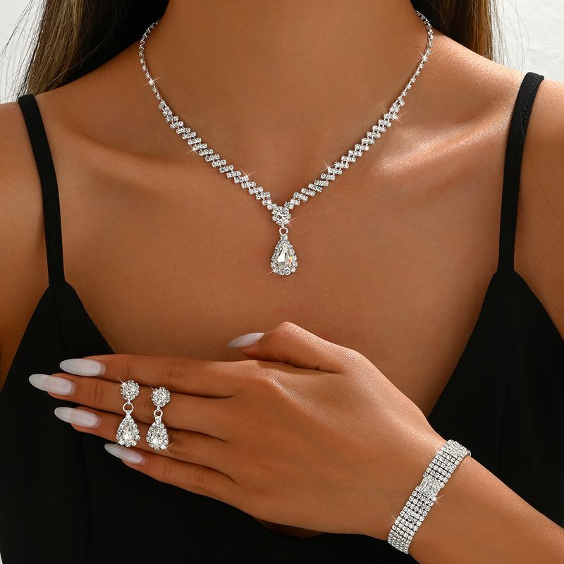 Set di tre gioielli da sposa, orecchini, collana e bracciale da donna, accessori di lusso di alta gamma_voghion.com
