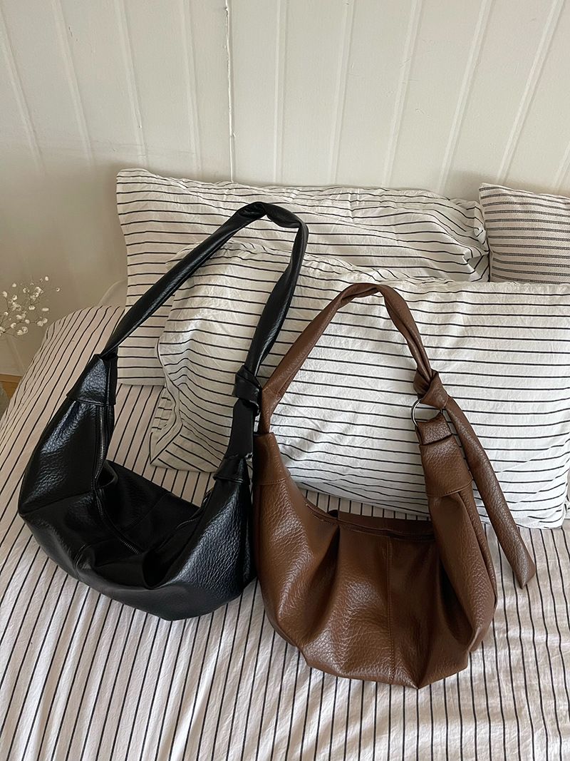 Koreanischer Instagram-Umhängetasche aus weichem Leder mit großer Kapazität, gefalteter Knödel, faul und vielseitig, lässig, zum Pendeln, eine Schulter_voghion.com