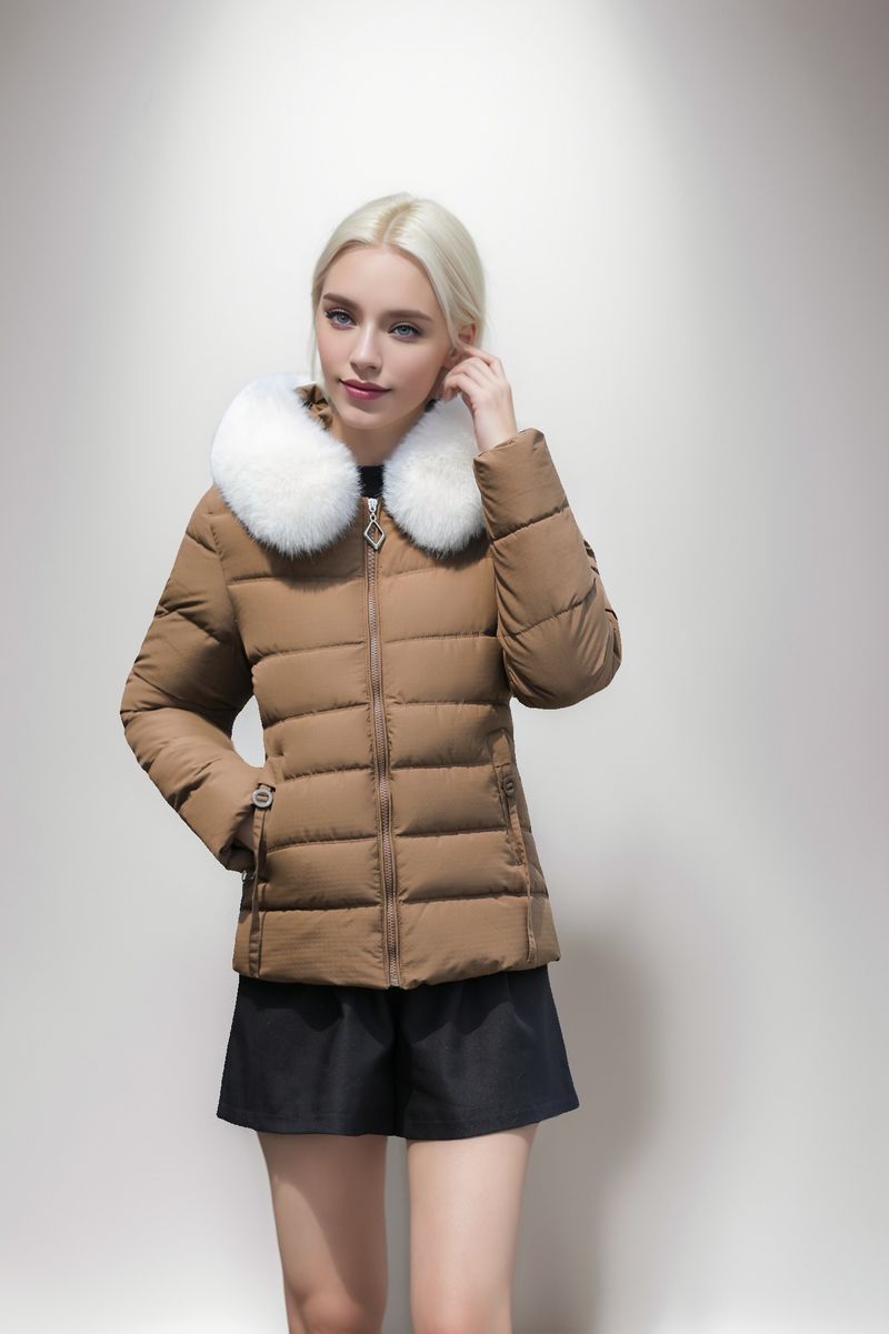 Giacca invernale da donna con grande collo in pelliccia, nuovo stile corto 2024, vestibilità slim fit, in cotone spesso_voghion.com