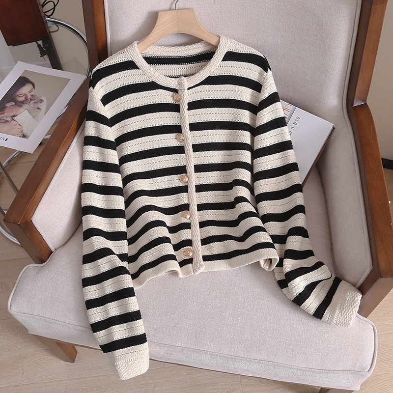 Women's slim-fit version buckle striped small fragrant style knitted cardigan short coat_voghion.com