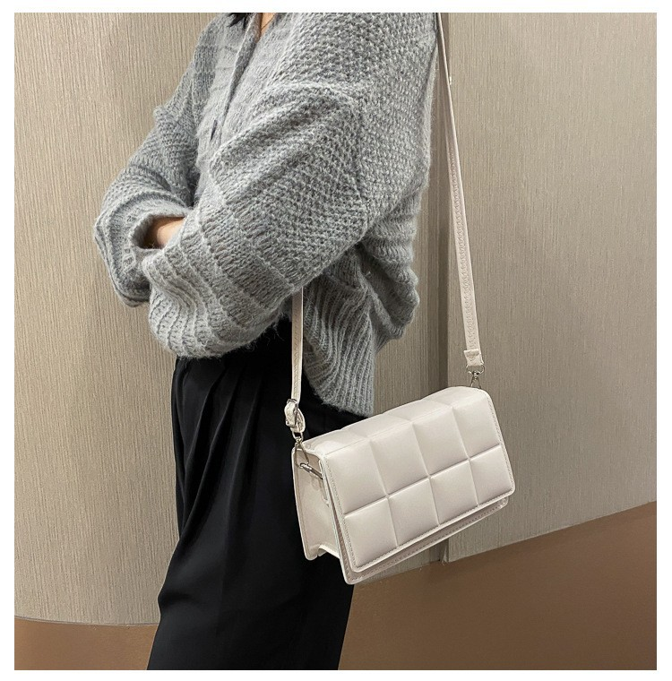 Commercio all'ingrosso di moda transfrontaliera semplice retrò piccola borsa quadrata da donna nuova borsa a tracolla ins con struttura rossa netta per tutto-fiammifero_voghion.com