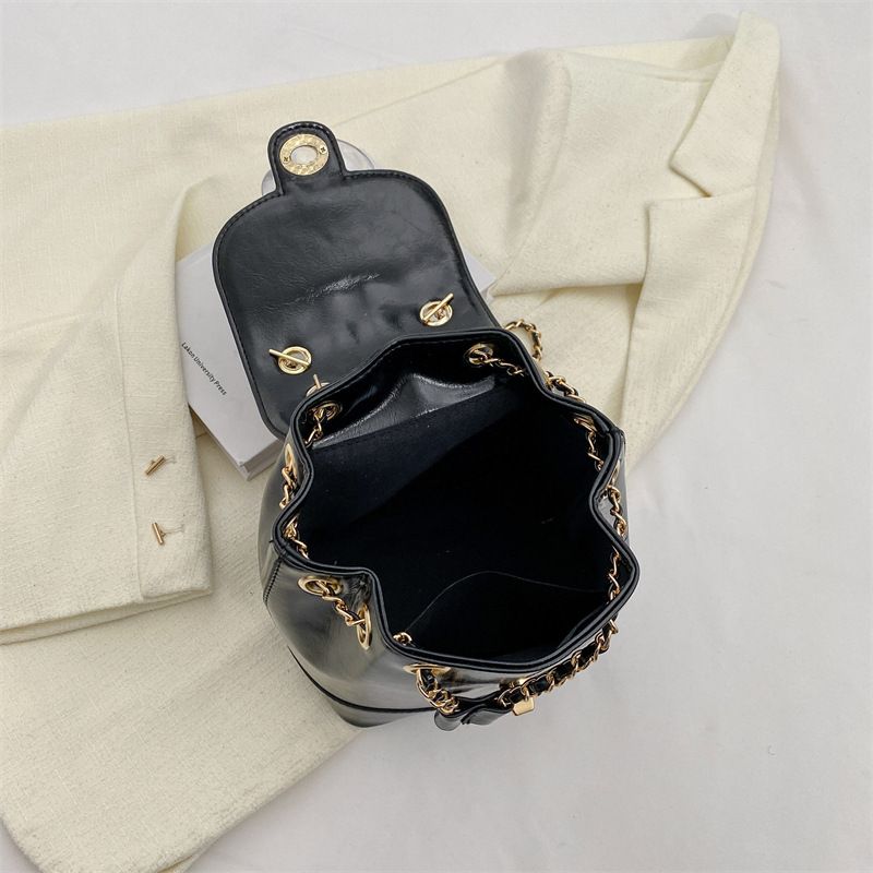 Zaini casual Zaino a catena da donna Borsa a tracolla solida quotidiana Borsa da viaggio per ragazze Borsa a mano piccola Borse a secchiello in pelle estive_voghion.com