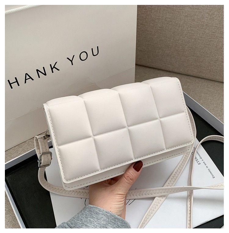 Commercio all'ingrosso di moda transfrontaliera semplice retrò piccola borsa quadrata da donna nuova borsa a tracolla ins con struttura rossa netta per tutto-fiammifero_voghion.com