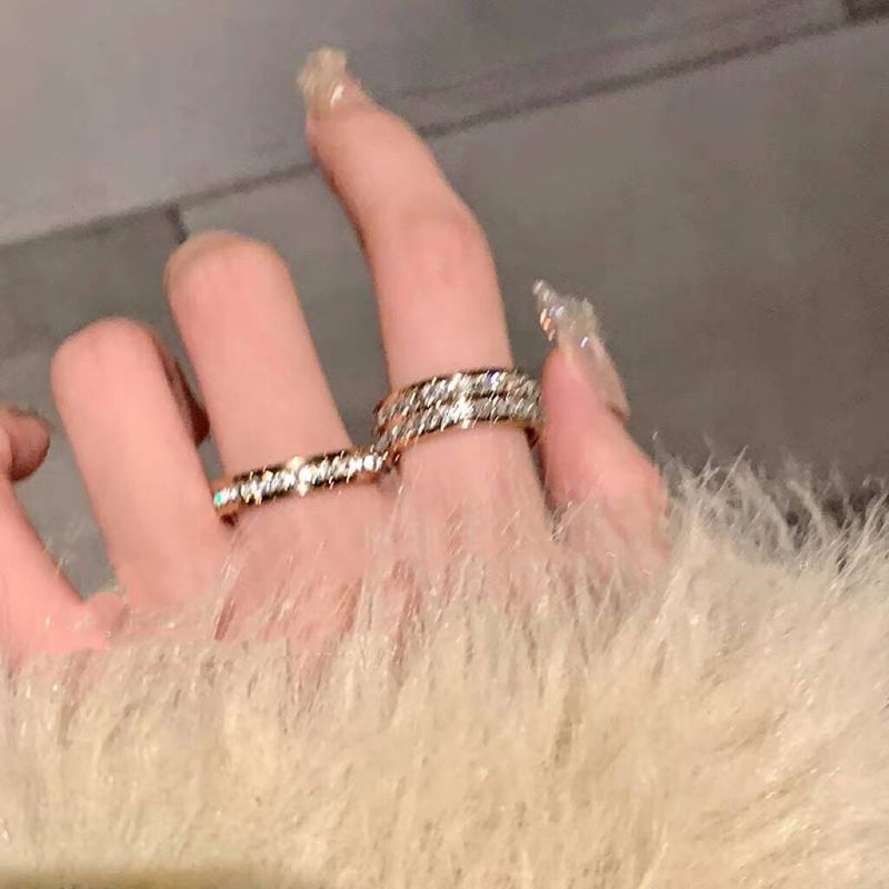 Bague ciel étoilé en acier titane et zircon pour femme - Design de niche luxueux, ultra-brillant et léger, haut de gamme et résistant à la lumière, idéal pour l'amitié_voghion.com