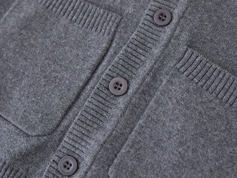 Unisex-Cardigan im Schulstil für Kinder und Jugendliche – Klassischer Strickpullover mit V-Ausschnitt und Taschen (110–160 cm, neutrale Farben)_voghion.com