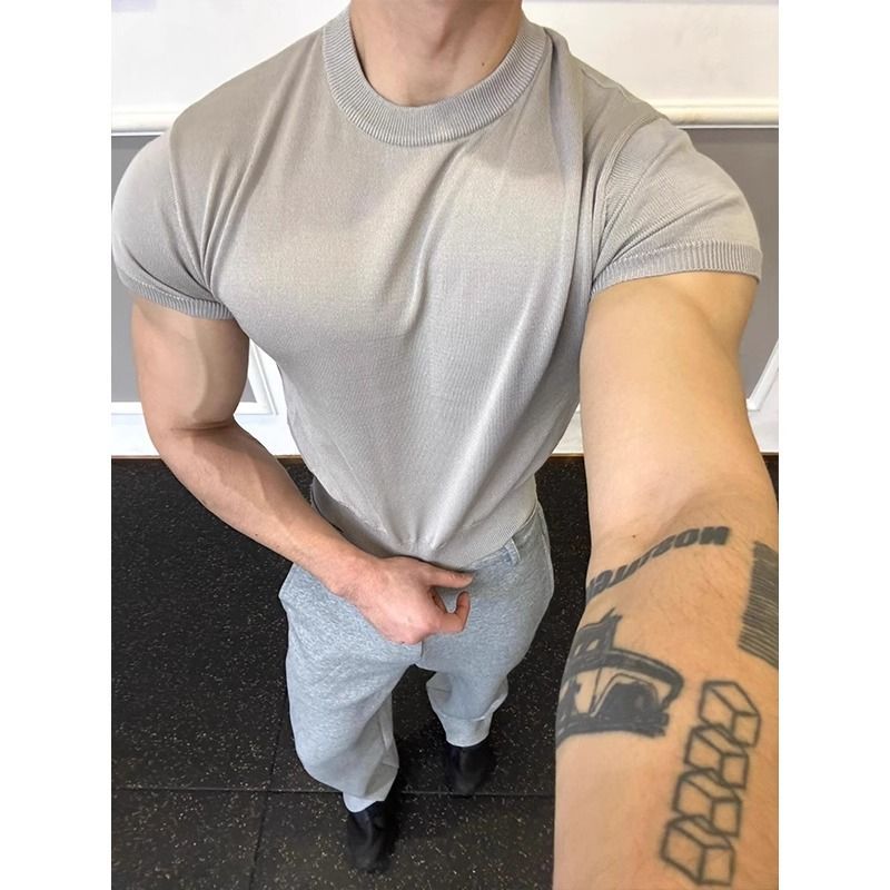 Maglietta a maniche corte da uomo, slim fit, in maglia grigia, per migliorare la muscolatura, con polsini a coste_voghion.com