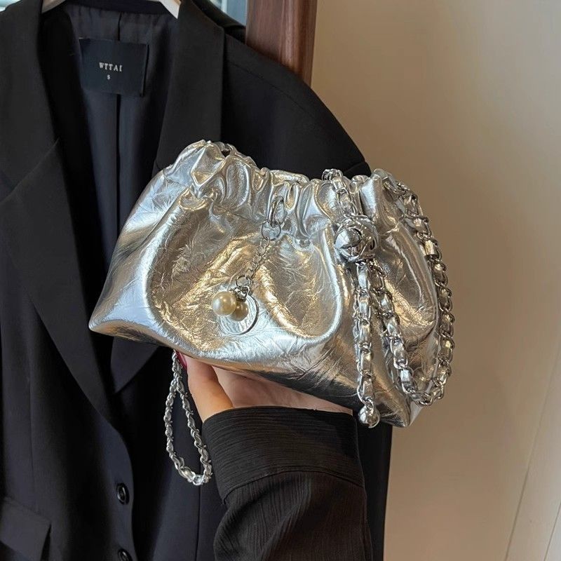 Sac seau plissé argenté à chaîne, polyvalent, collection automne/hiver 2025 pour femme_voghion.com