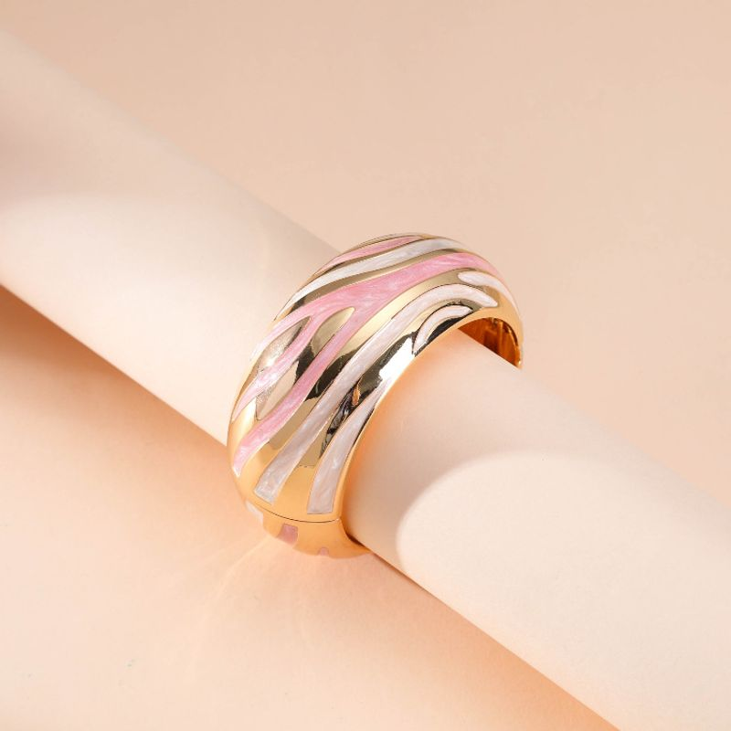 Hot Fashion Retro Gold W Elegant Ladies Drop Oil Patchwork Hand Accessories Bracelet_voghion.com