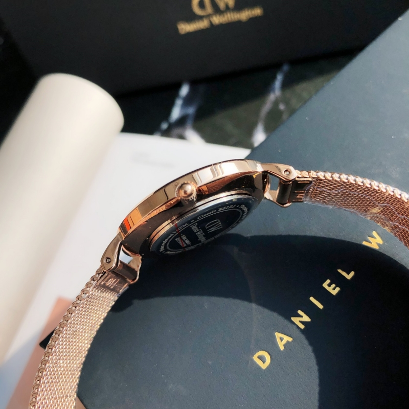 Stahlband-Stil, Zifferblattstärke 6 mm schlank! Eine Quarzuhr mit 32 mm Durchmesser präsentiert einen eleganten und vielseitigen Stil!_voghion.com