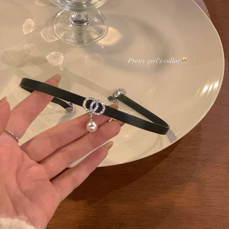 Autumn and winter atmosphere pearl choker necklace necklace light luxury niche design temperament clavicle chain_voghion.com