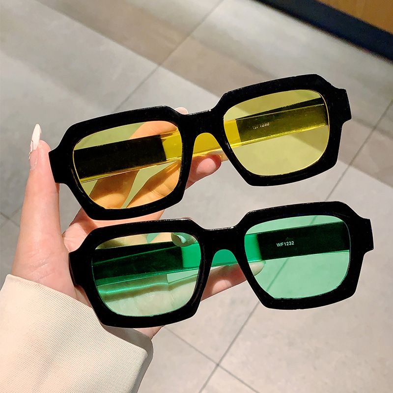 Nouvelles lunettes de soleil personnalisées de célébrités d'Internet de couleur bonbon épissées de même style à la mode résistantes aux UV_voghion.com