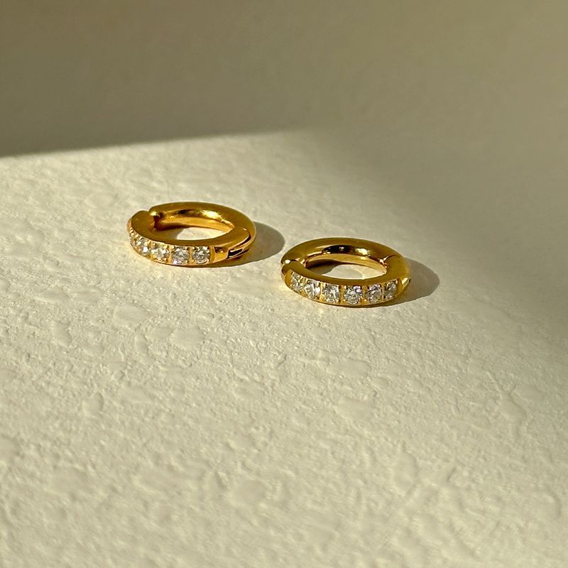 Orecchini a clip con zircone quadrato minimalista in acciaio al titanio, stile retrò, alla moda, da donna_voghion.com