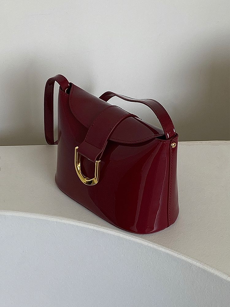 Moda di nicchia per le donne 2024 nuova tendenza della borsa a tracolla a spalla singola versatile con fibbia a ferro di cavallo in vernice a secchiello_voghion.com