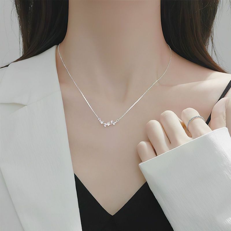 Collana da donna in argento puro 999 con foglia di ginkgo, design di nicchia leggero e lussuoso, ciondolo a catena per clavicola, semplice ed elegante._voghion.com