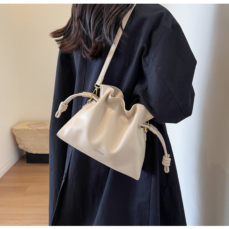 2023 New Hot Selling Premium Feel Bucket Bag Women's Large Capacity Commuter Bag Drawstring Shoulder Bag Underarm Bag_voghion.com