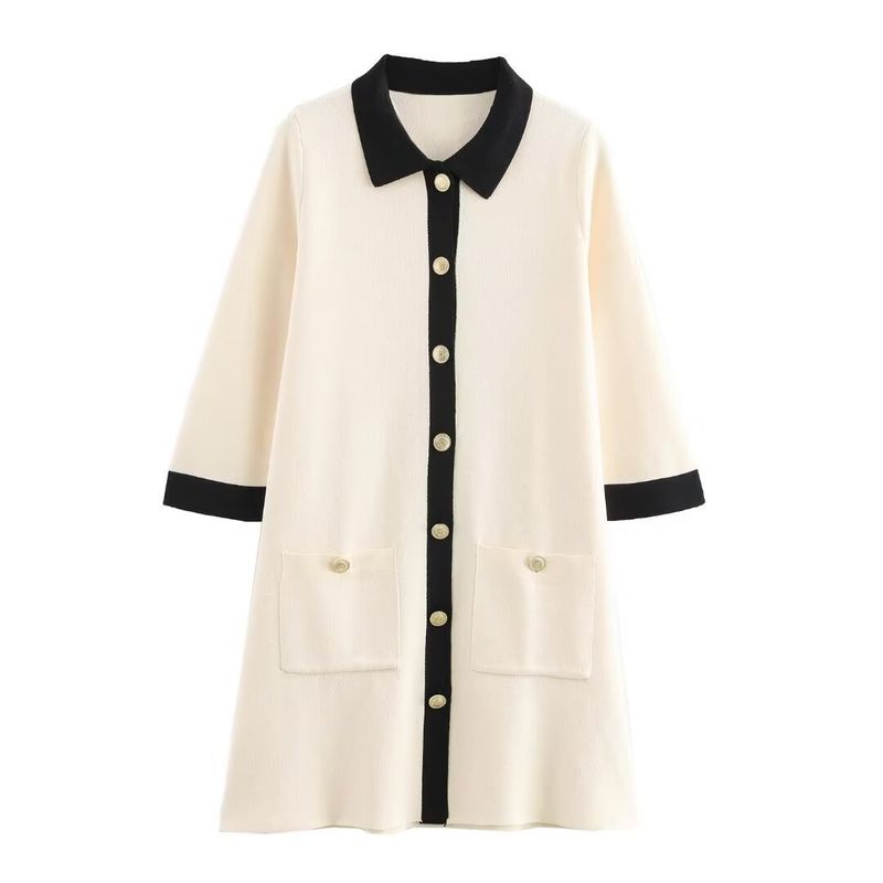 Abito a maniche corte con colletto ribaltabile, fibbia dorata profumata, autunno/inverno 2024 da donna_voghion.com