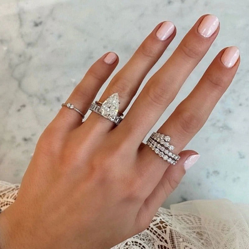 L'anello Niche Zircon di Cao Shitemu può essere impilato e indossato con onde versatili, rendendolo un regalo perfetto per San Valentino._voghion.com