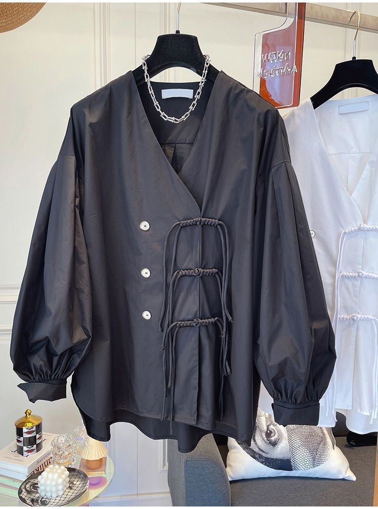 Kleidung Frühling und Sommer Neue Designer V-Ausschnitt Quaste Button Shirt Damen Design Lose Nischenoberteil_voghion.com