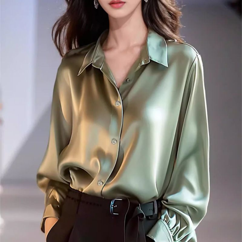 Camicia in raso di acetato verde di alta qualità, tinta unita, con drappeggio, esclusiva, da donna_voghion.com