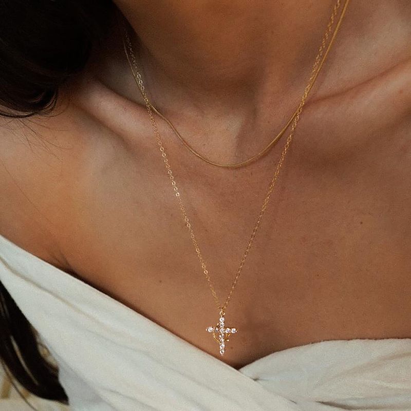 Pendentif croix couronne pour femme, rotatif et polyvalent, collier croix de luxe léger, chaîne de clavicule_voghion.com