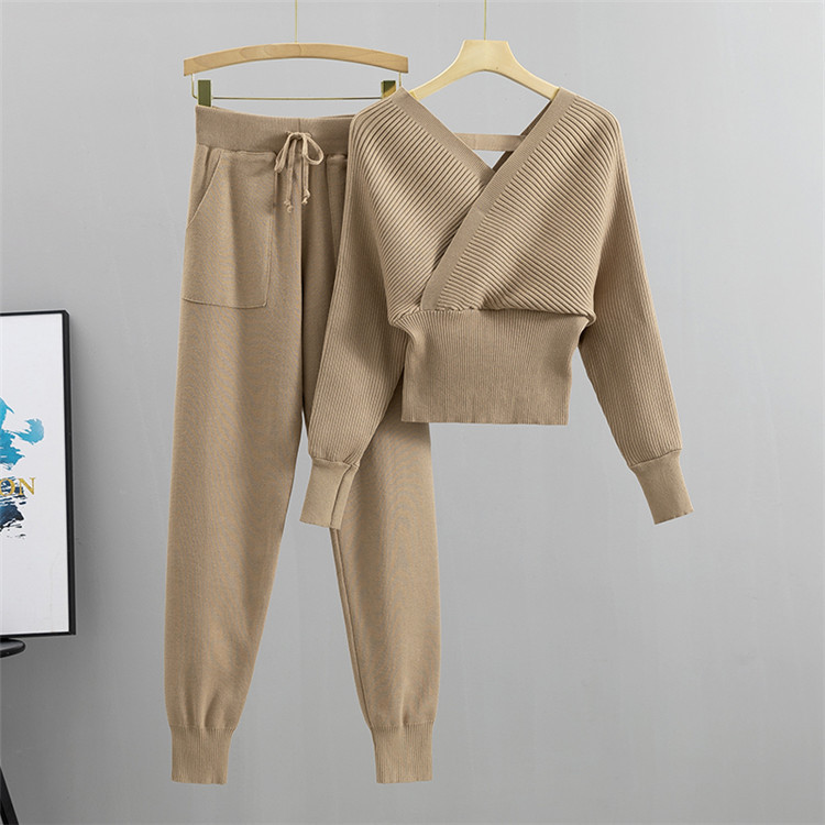 Women's small double V-neck sexy off-the-shoulder short temperament fashion suit knitted two-piece set_voghion.com