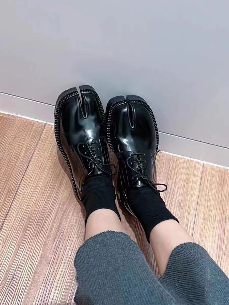 2025 New Tabi Split-Toe For Men Thick-Soled Single Patent Leather Slip-On Lazy Pig's Hoof Shoes Loafers_voghion.com