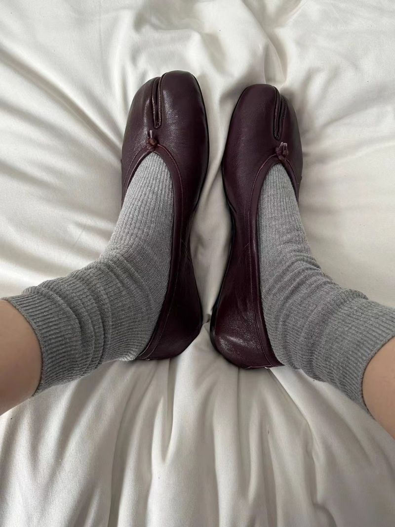 2025 neue faltig voller Split-Toe Schweinehuf Hufeisen flache Ballett einzelne Schuhe weibliche Mode Hundert exquisite Temperament_voghion.com