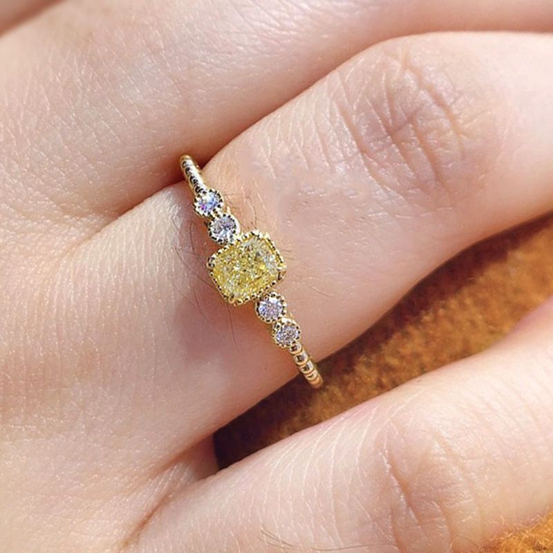 Leichter Luxus-High-End-Ring mit Zirkonia-Intarsien im Zuckerwürfel-Stil, geschlossen, elegant, für Prominente_voghion.com