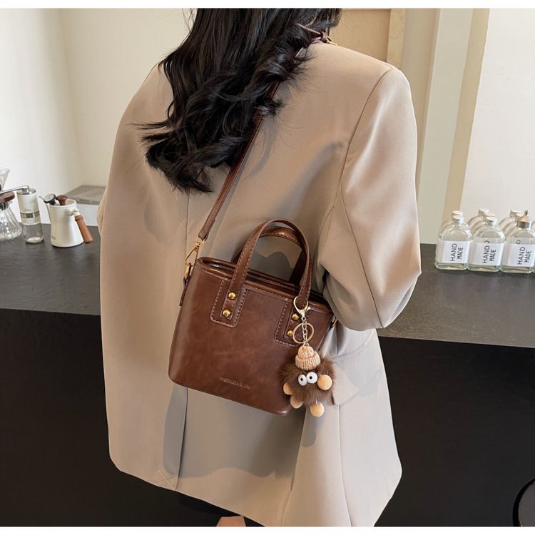Fashion Hundred -olkalaukku, tekstuurikassi, ämpärilaukku_voghion.com