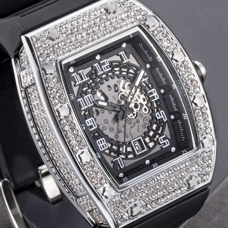 Montre squelette à quartz pour homme en acier inoxydable avec bracelet en caoutchouc noir, cadran lumineux, étanche, design élégant en forme de tonneau. Montre à quartz classique._voghion.com