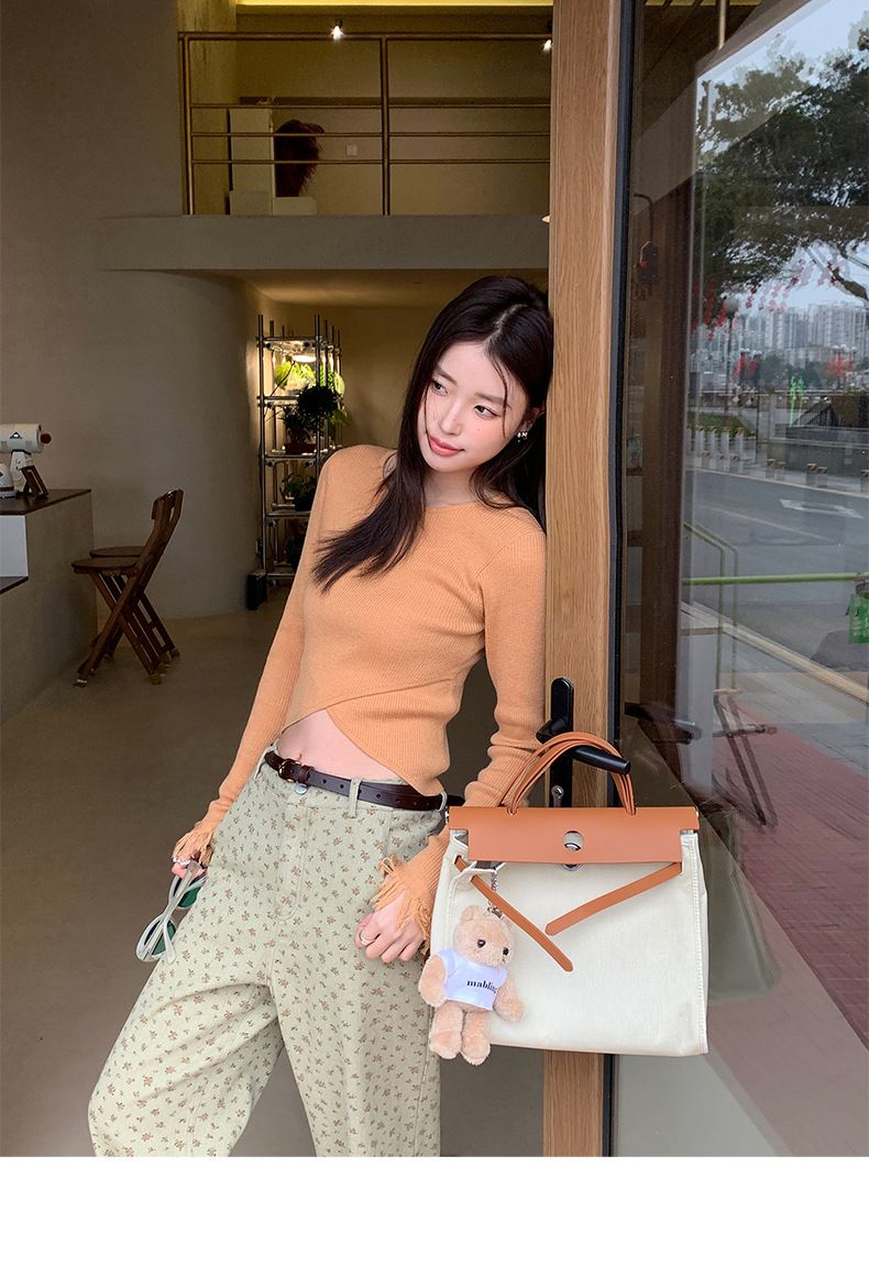 Pull court en maille à col rond et poignets à pompons pour femme, coupe ajustée. Aucun retour ni échange._voghion.com