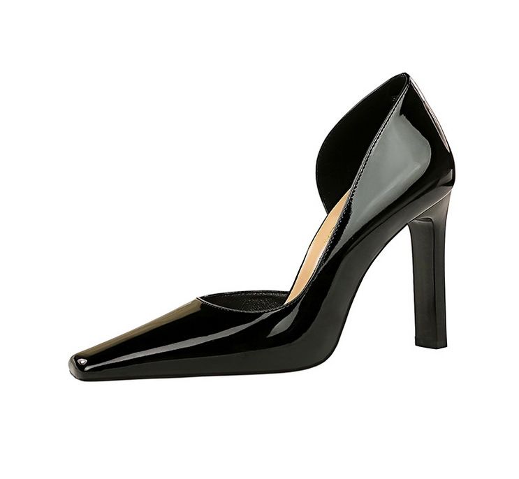 Damenschuhe mit dicken Absätzen, superhohen Absätzen, Lackleder und flacher, seitlich ausgehöhlter quadratischer Spitze_voghion.com
