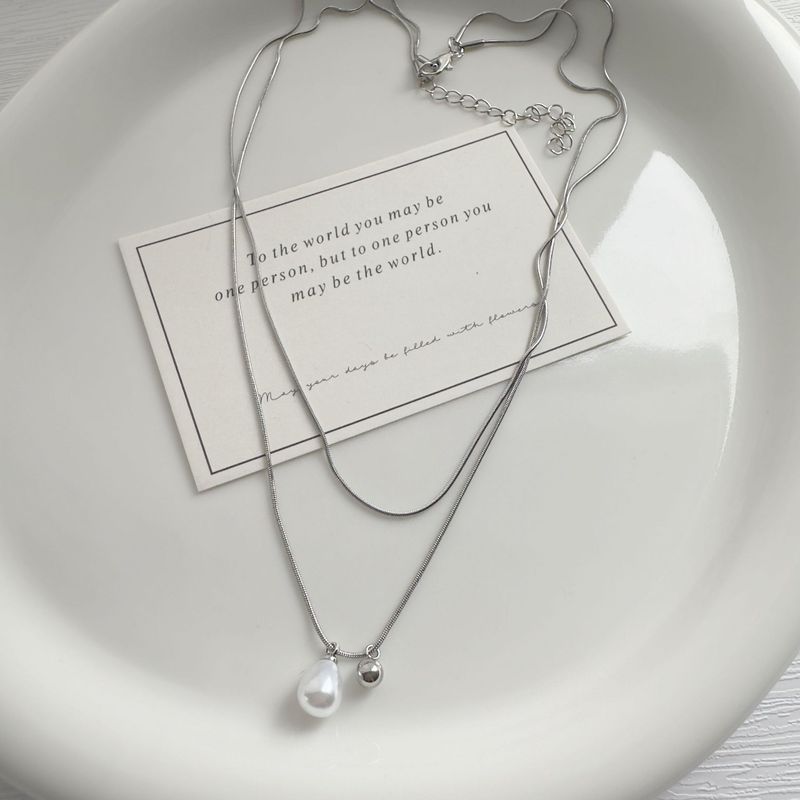 Double-layered pearl necklace for women 2024 new style niche light luxury high-end clavicle chain temperament simple necklace_voghion.com