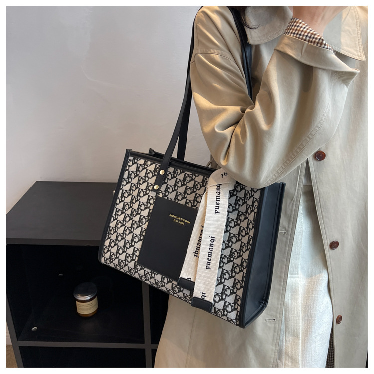 Große Kapazitätstasche für Frauen 2023 neue einfache lässige Umhängetasche Mode Raute Retro-Tasche Handheld-Einkaufstasche für Frauen_voghion.com