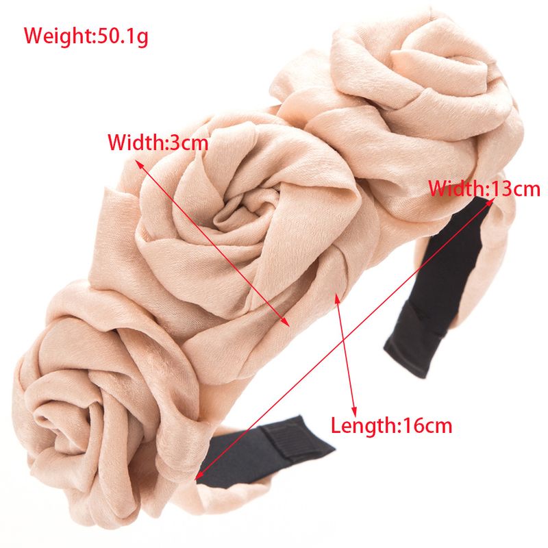 Nuove fasce per capelli in tessuto di rose fatte a mano con fiori finti da donna, che emanano un'atmosfera sofisticata ed elegante per_voghion.com