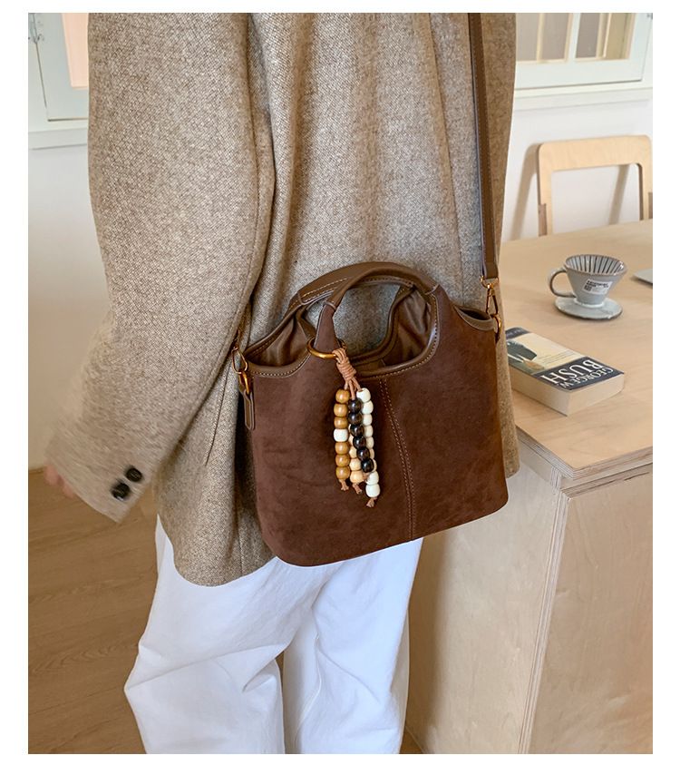 Borsa a secchiello con tracolla singola versatile in pelle scamosciata da donna, nuova moda 2025, borsa a mano Melad_voghion.com
