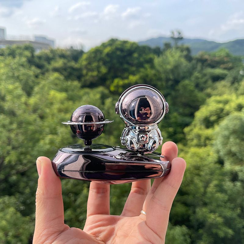 Solar Perfume Aromatherapy Accessories Creative Astronaut Car Center Console High-end Jewelry Men_voghion.com