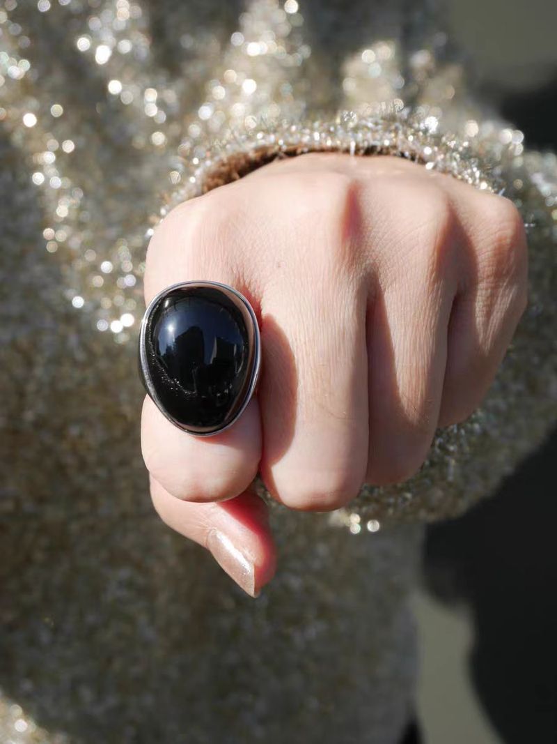Anello vintage di alta qualità con forma a uovo di piccione largo in onice nero per donna_voghion.com