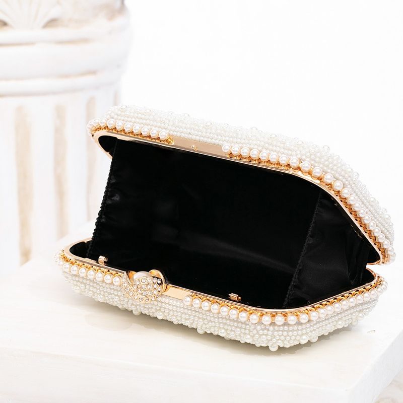 Borsa a tracolla da sera con pochette a catena quadrata in perle fatta a mano 2025_voghion.com