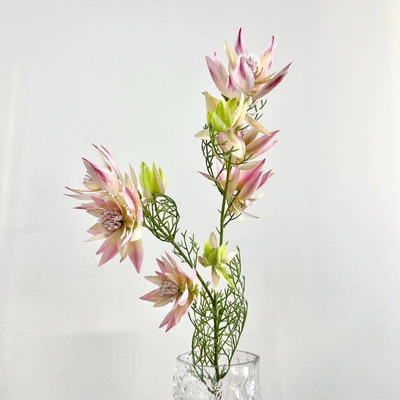 Fleurs artificielles et séchées couleur champagne pour plafond de salle de cérémonie de mariage, guide routier, décoration d'hôtel_voghion.com