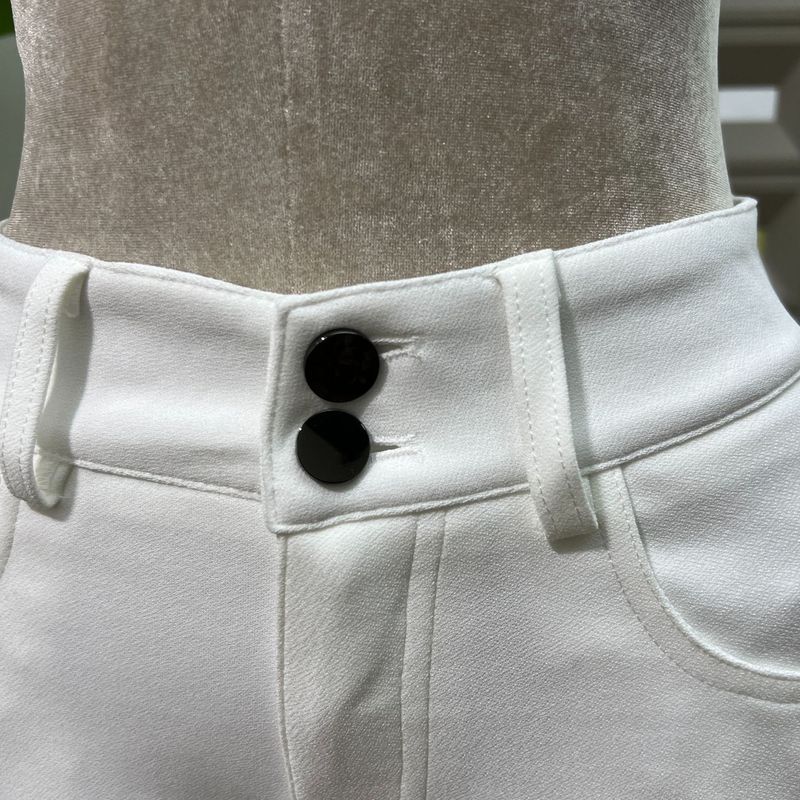Kadın Giyim Moda Gösterisi Stili Düşük Kesimli Straplez Kısa Üst ve Düz Renk Streç Şort Takımı - Nefes Alabilir Polyester, Rahat Kesim (Beyaz/Kırmızı/Siyah)_voghion.com