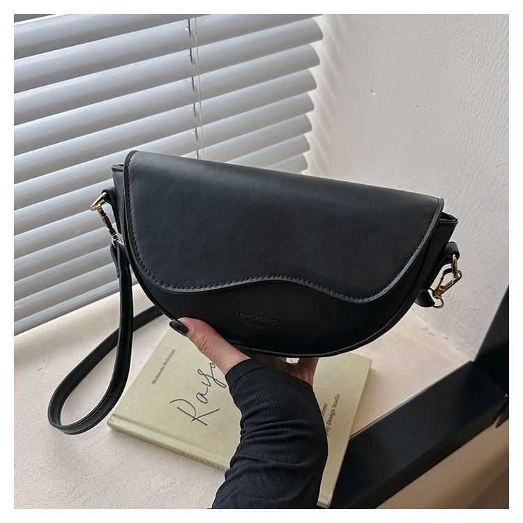 This year's fashionable solid color texture single shoulder crossbody for women's 2024 new versatile Instagram popular_voghion.com