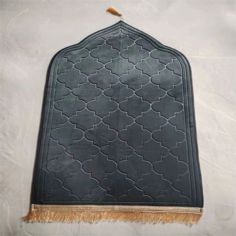 Islamic Prayer Rug Mat For Muslim Worship Flannel Prayer Mat With Tassel Embossed Dirt Resistant And Easy To Care Mat Source_voghion.com