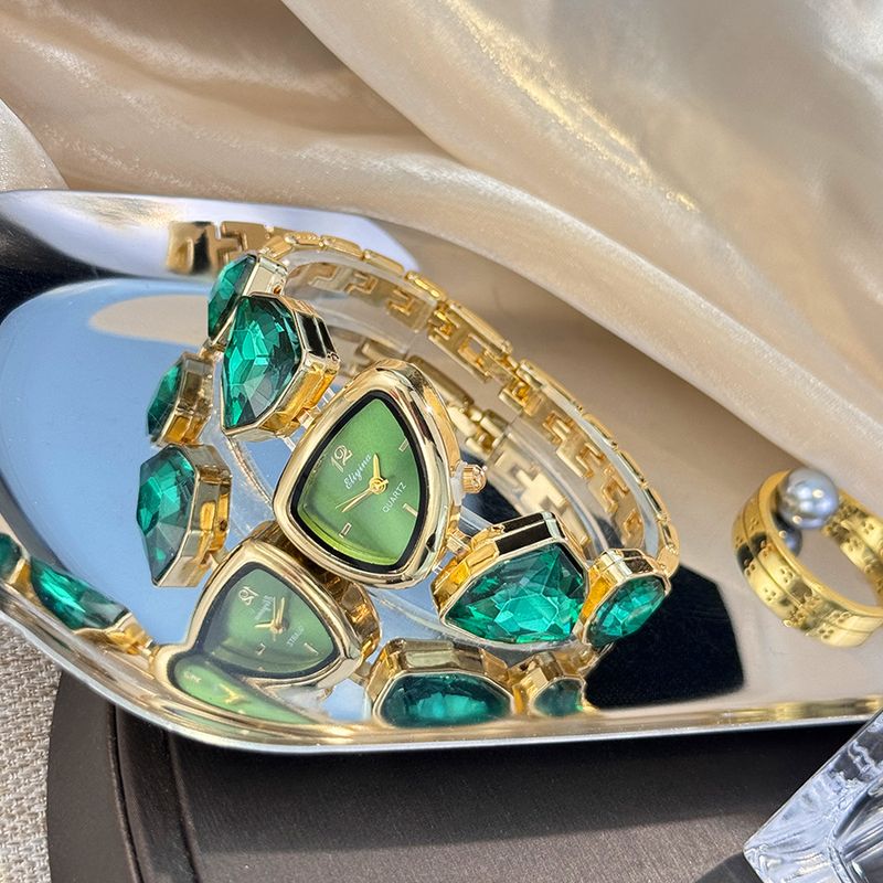 Combinazione di colori Design irregolare Orologio con grandi diamanti Orologio di nicchia di lusso Colore Moda Alto senso Lavoro Quotidiano Compleanno Anniversario Regalo di San Valentino_voghion.com