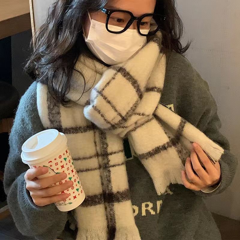 Nouvelle écharpe rétro Maillard polyvalente, chaude et épaisse, avec une atmosphère hivernale pour les couples, écharpe à pompon à carreaux pour femme_voghion.com