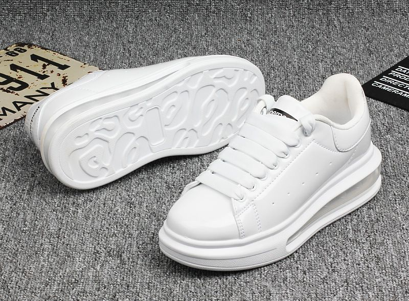 Scarpe piccole bianche in pelle verniciata Modelli da donna S Coppia Muffin con suola spessa Cuscino d'aria Fondo Skateboard Sport_voghion.com